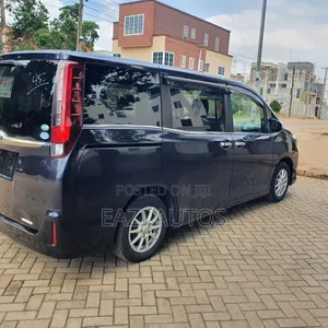Toyota Esquire 2016