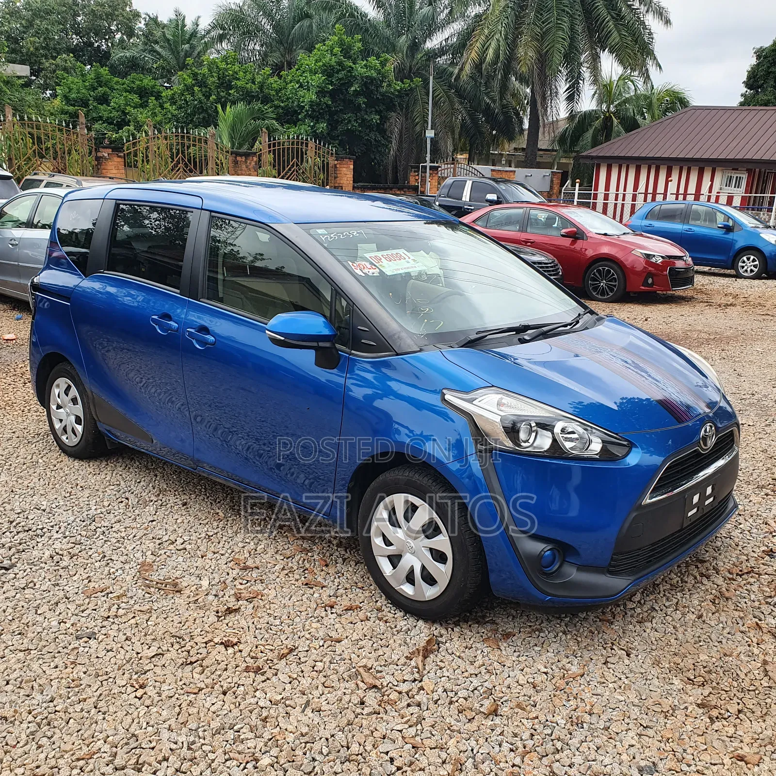 Toyota Sienta 2016 Blue