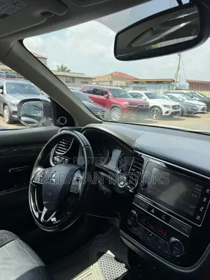 Mitsubishi Outlander SEL FWD 2019 White
