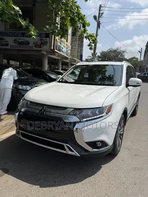 Mitsubishi Outlander SEL FWD 2019 White