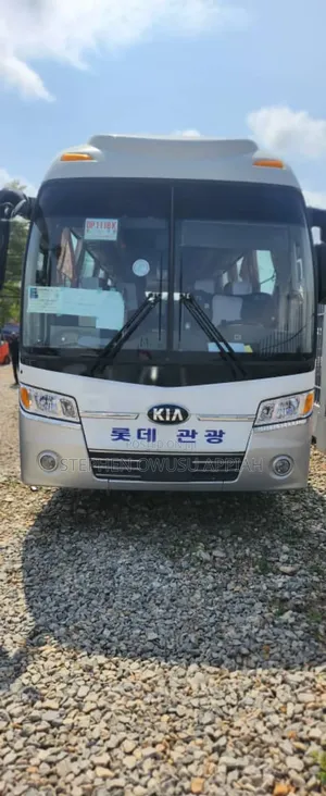 Hyundai Universe 2013 White