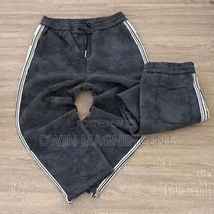 100% Thick Jogger Pants