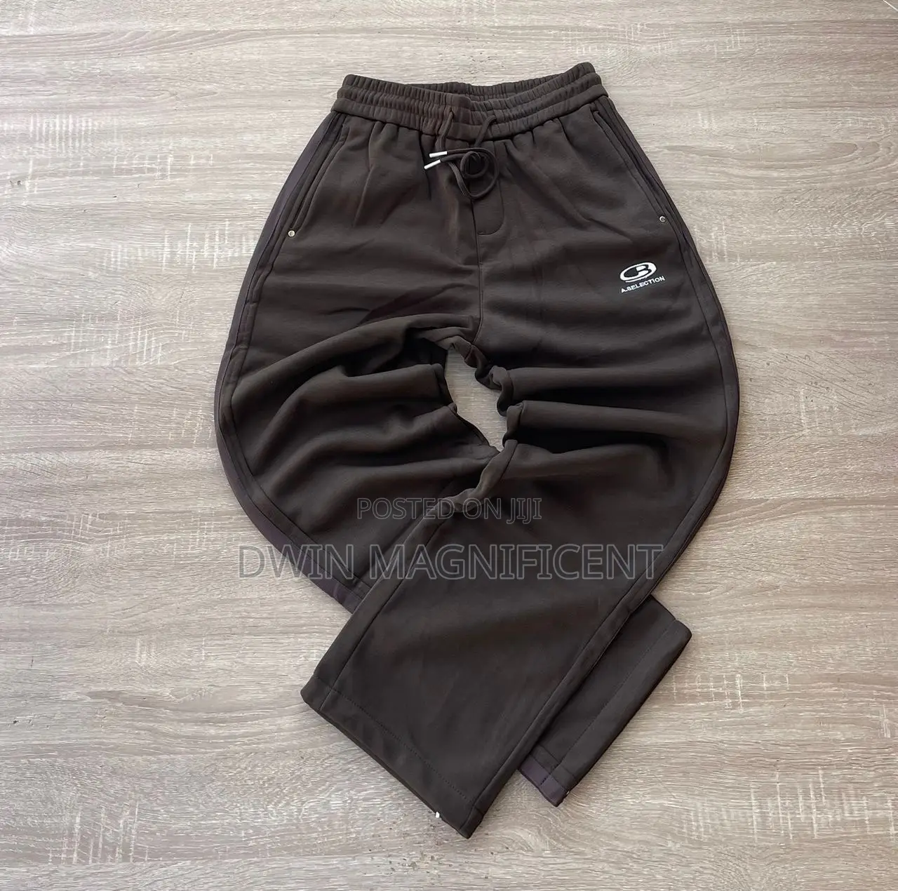 100% Thick Jogger Pants