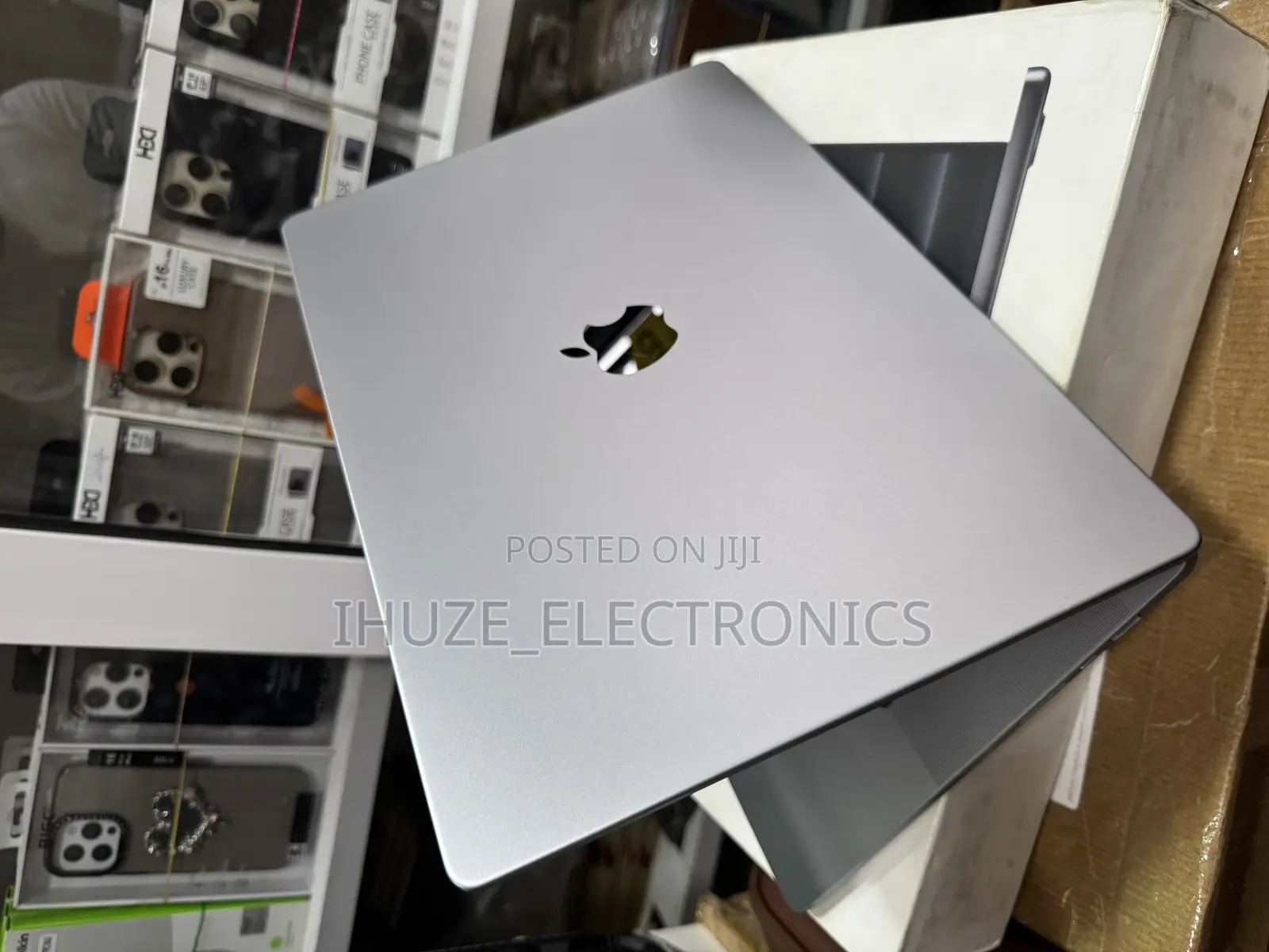 Laptop Apple MacBook Pro 2021 M1 16GB Apple M1 Pro SSD 512GB