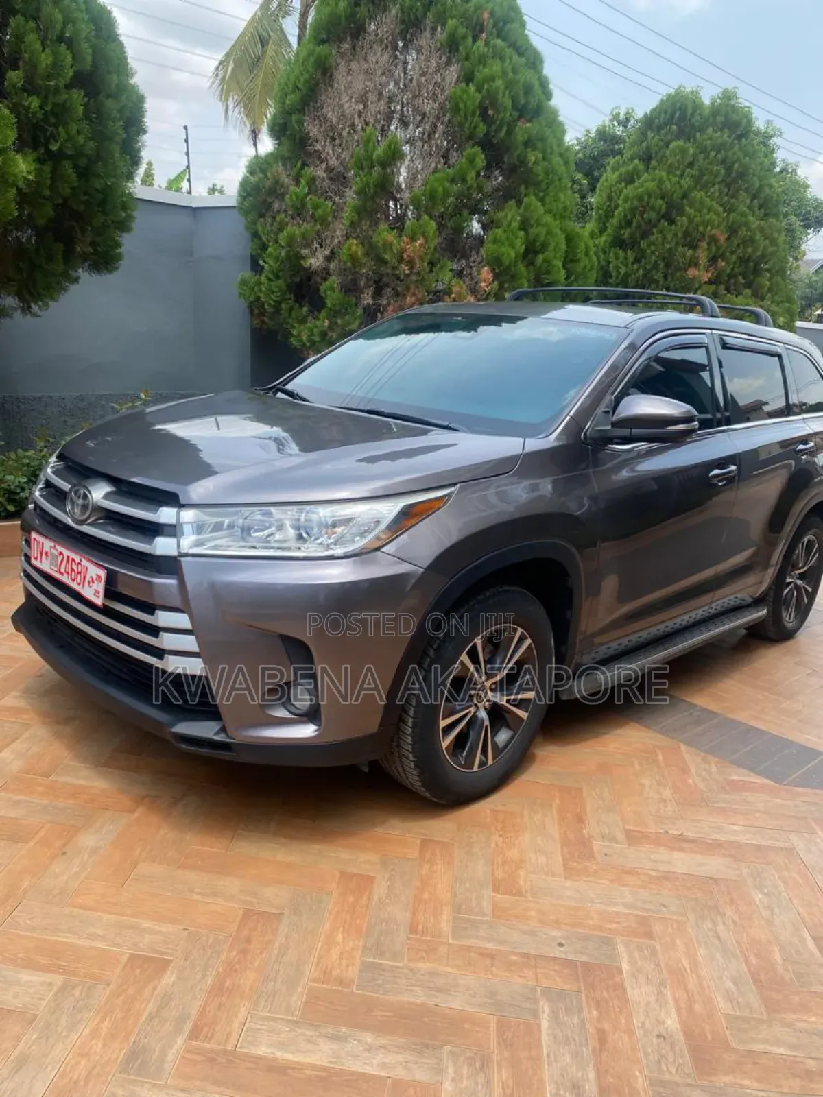 Toyota RAV4 XLE 4dr SUV (2.5L 4cyl 6A) 2018 Brown