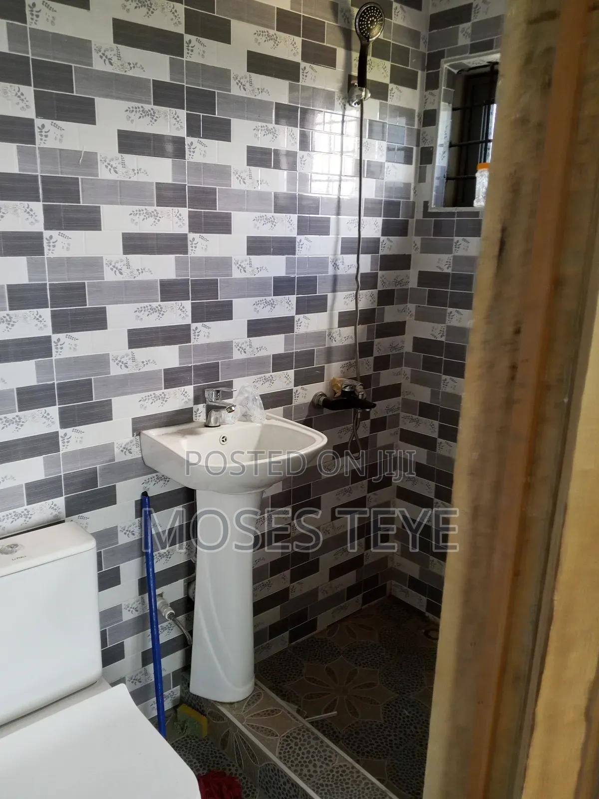 Mini Flat in Mifund Real Estate, Malejor for rent