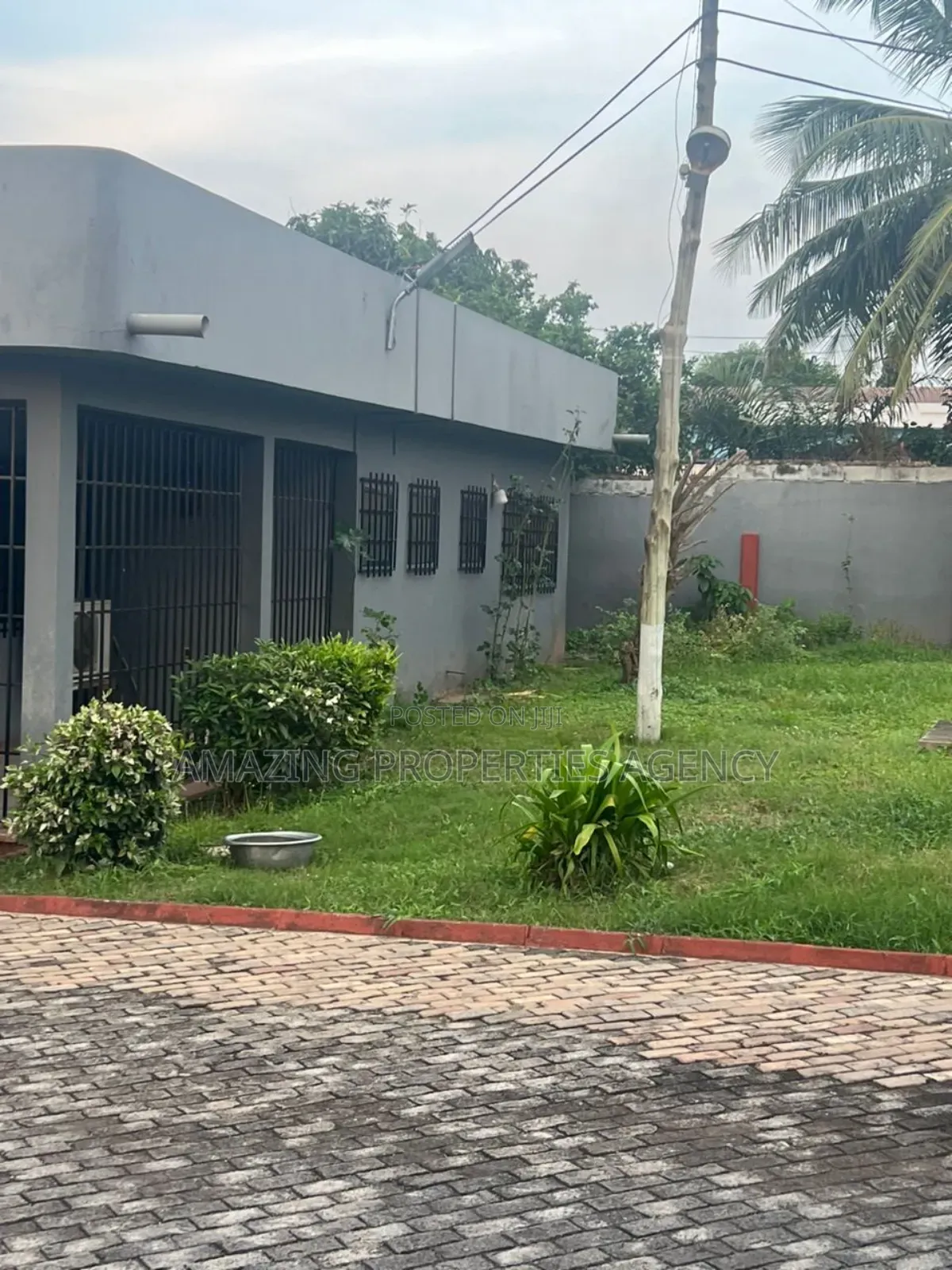 90x100 Land With 4 Bedrooms