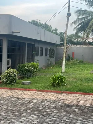 90x100 Land With 4 Bedrooms
