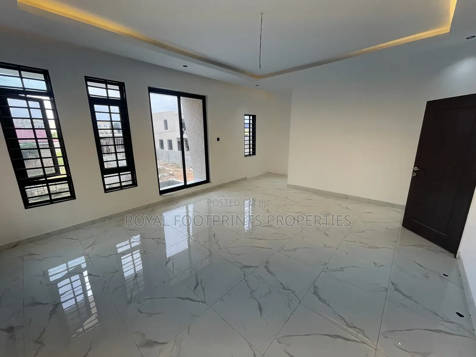 3bdrm House in Luxelooks Properties, East Legon for sale