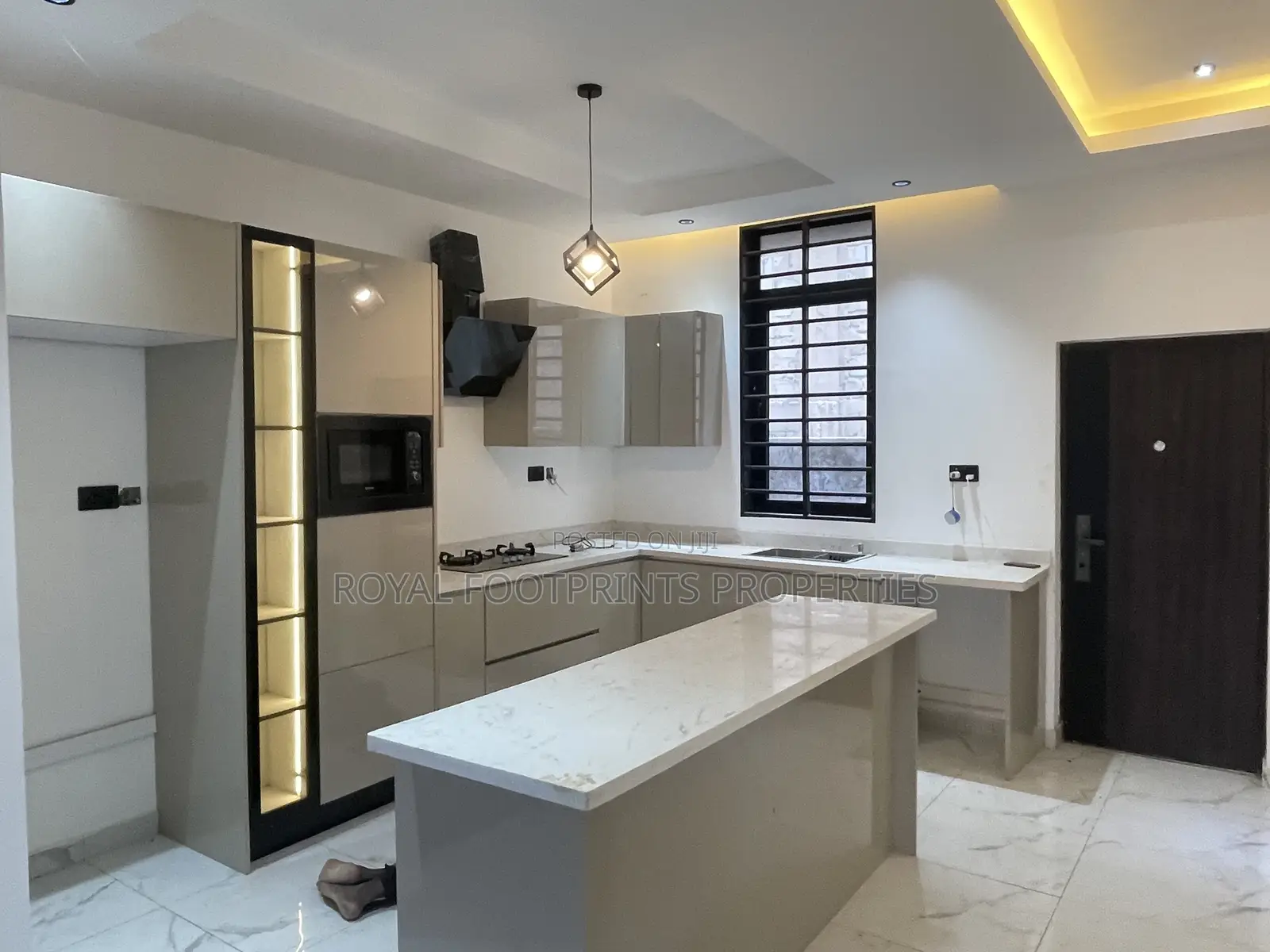 3bdrm House in Luxelooks Properties, East Legon for sale