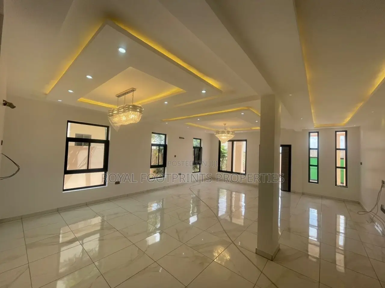 5bdrm House in Luxelooks Properties, East Legon for sale