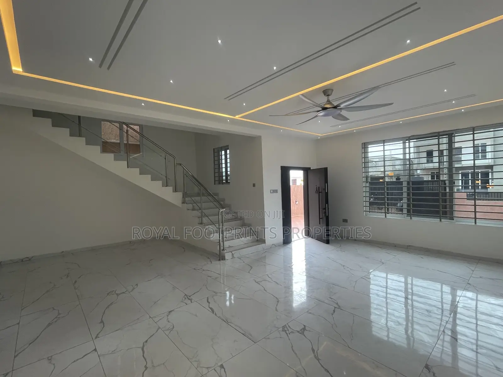 5bdrm House in Luxelooks Properties, Lake Side Estate for sale