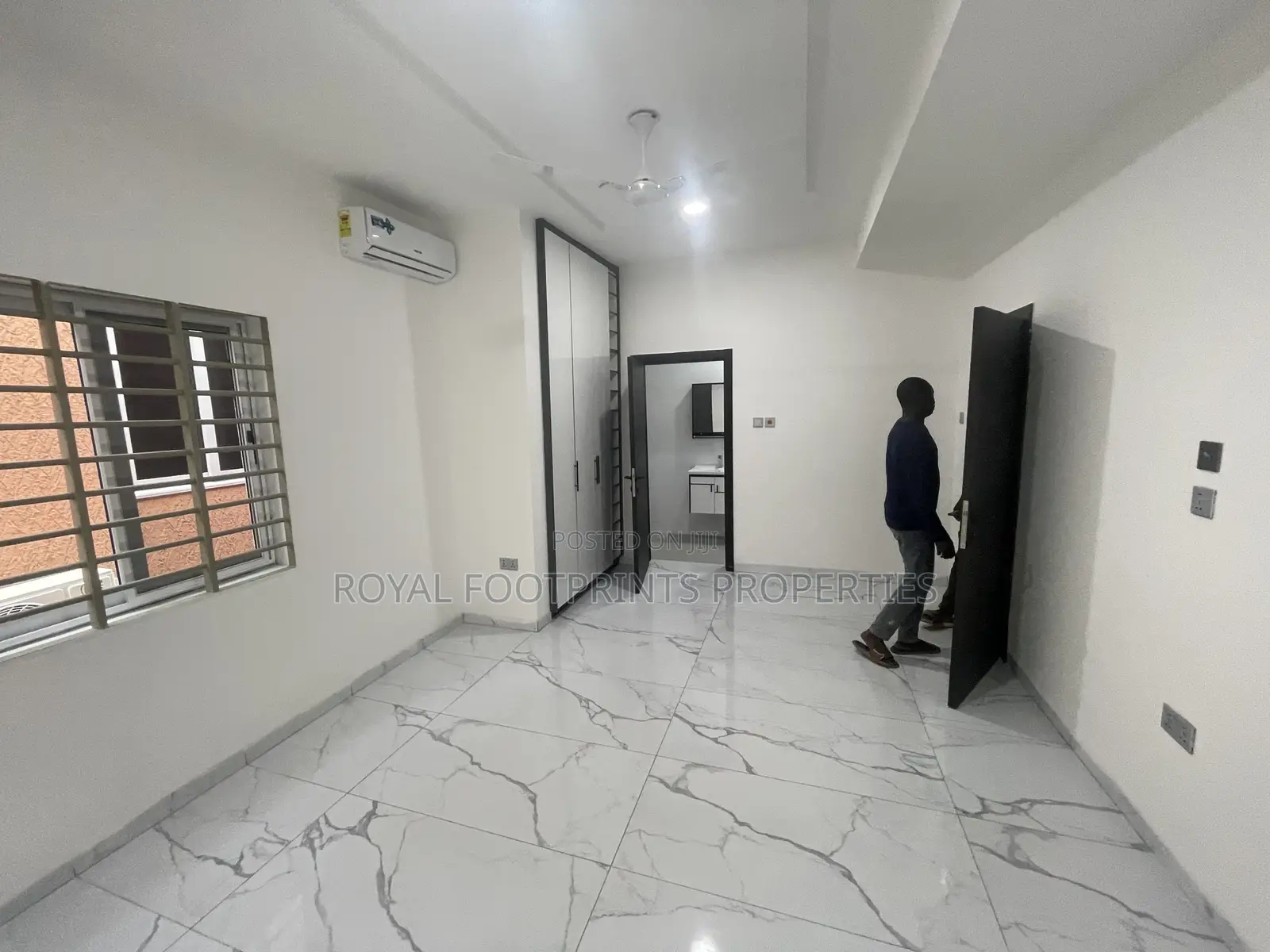 5bdrm House in Luxelooks Properties, Lake Side Estate for sale