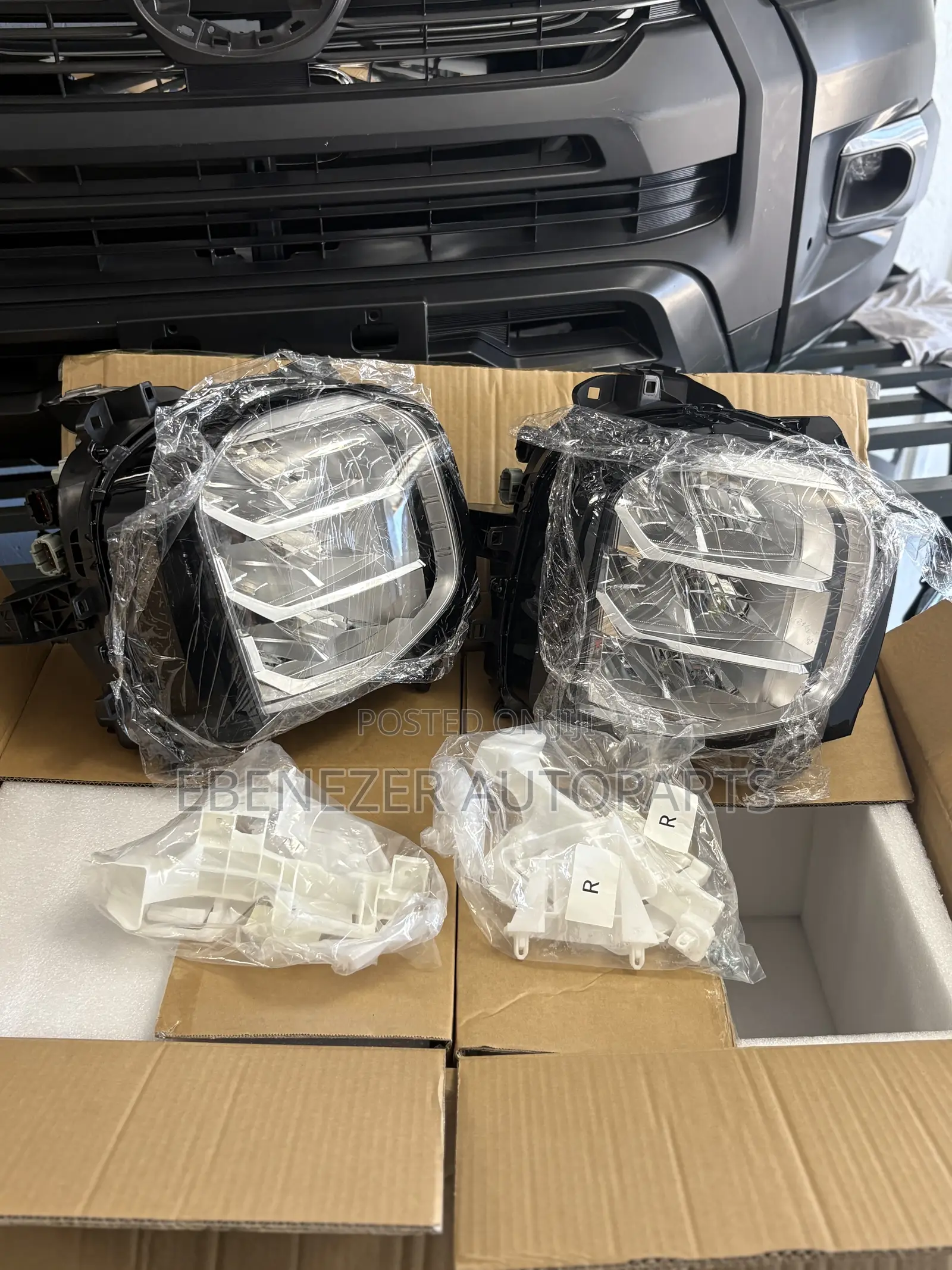 Outlander 2022,2023,2024,2025 Headlights With Lockers