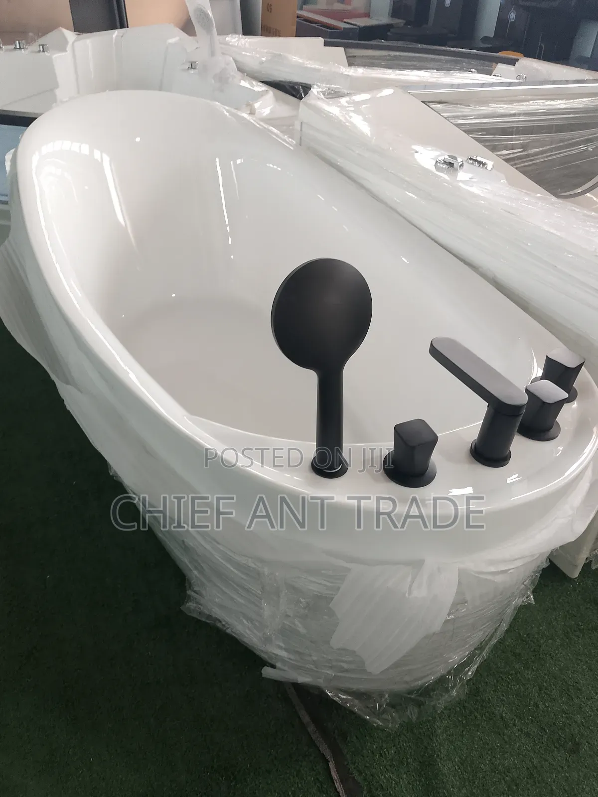 White Bathtub With Shower Set 180cm