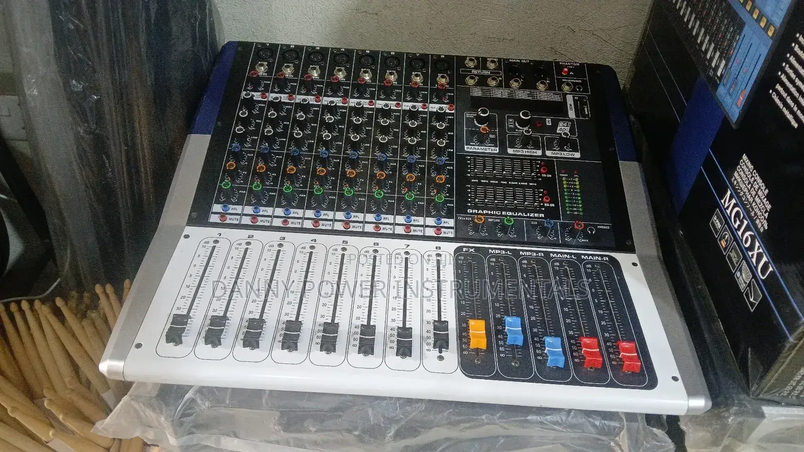 8chanels Mixer Amp Yamaha