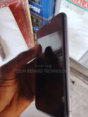 New Apple iPhone 11 128 GB Red