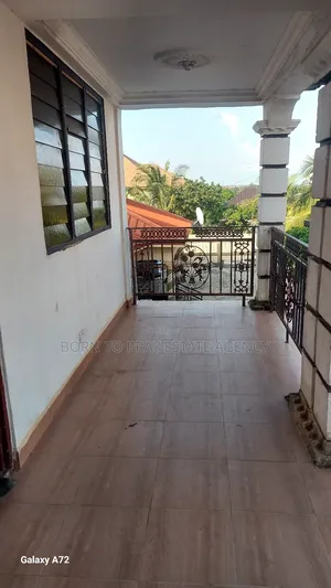 3bdrm Apartment in Bori To Pray Estate, Ejisu-Juaben Municipal for rent