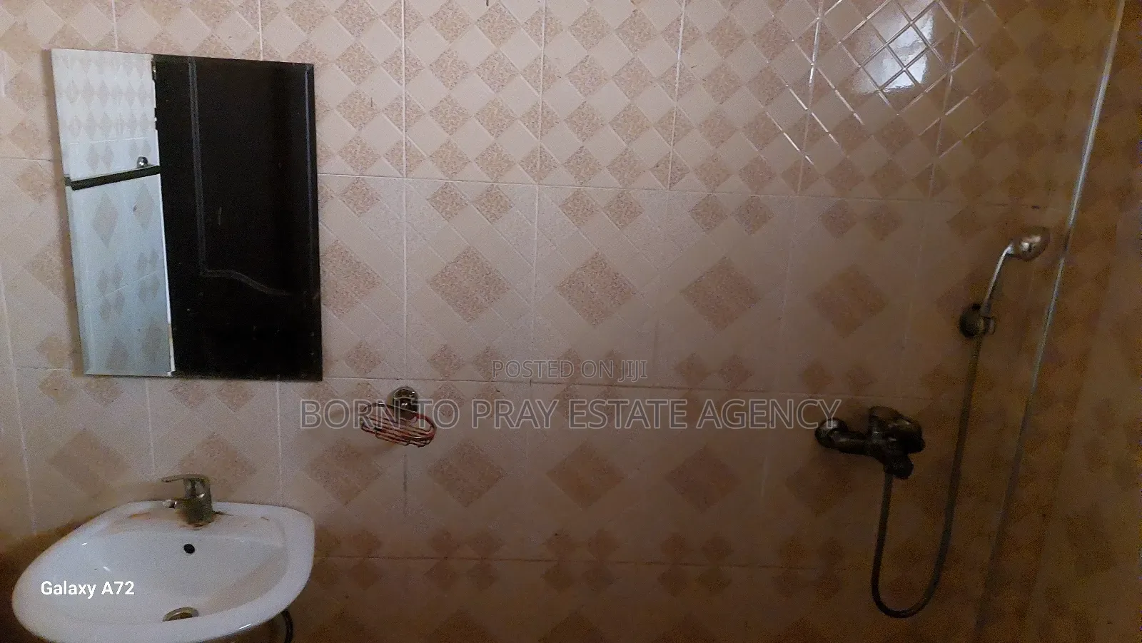 3bdrm Apartment in Bori To Pray Estate, Ejisu-Juaben Municipal for rent
