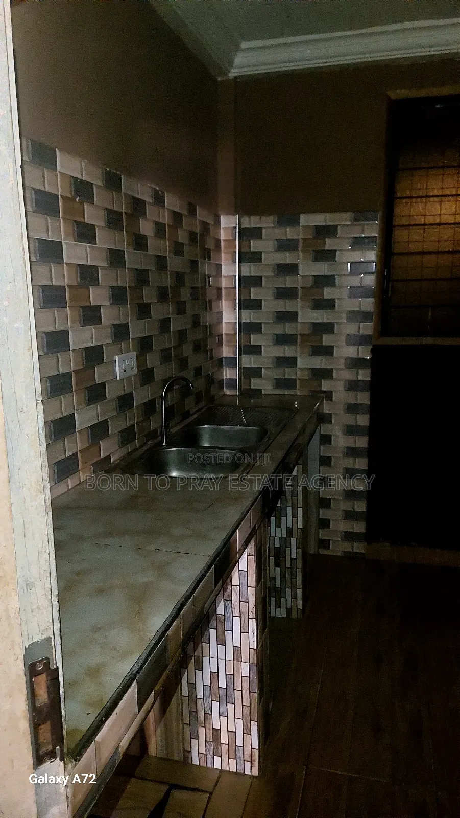 3bdrm Apartment in Bori To Pray Estate, Ejisu-Juaben Municipal for rent