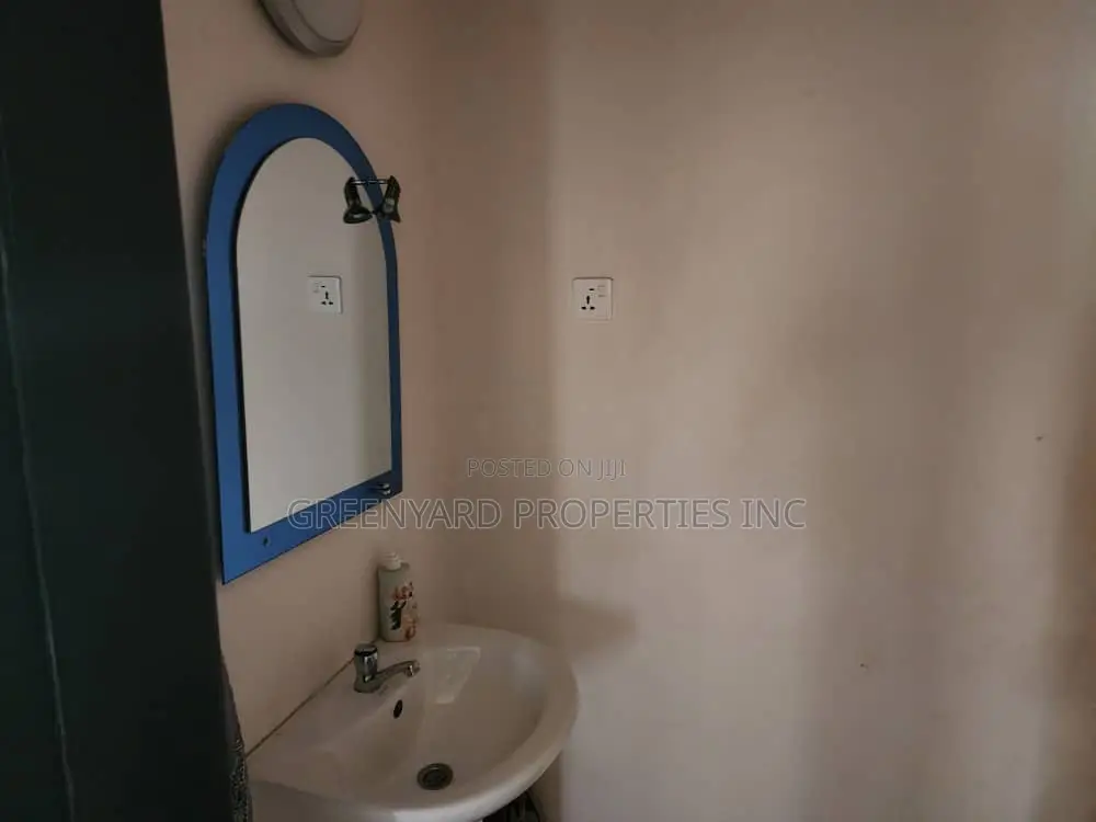 4bdrm House in C25 Royal Palm, Tema Metropolitan for sale
