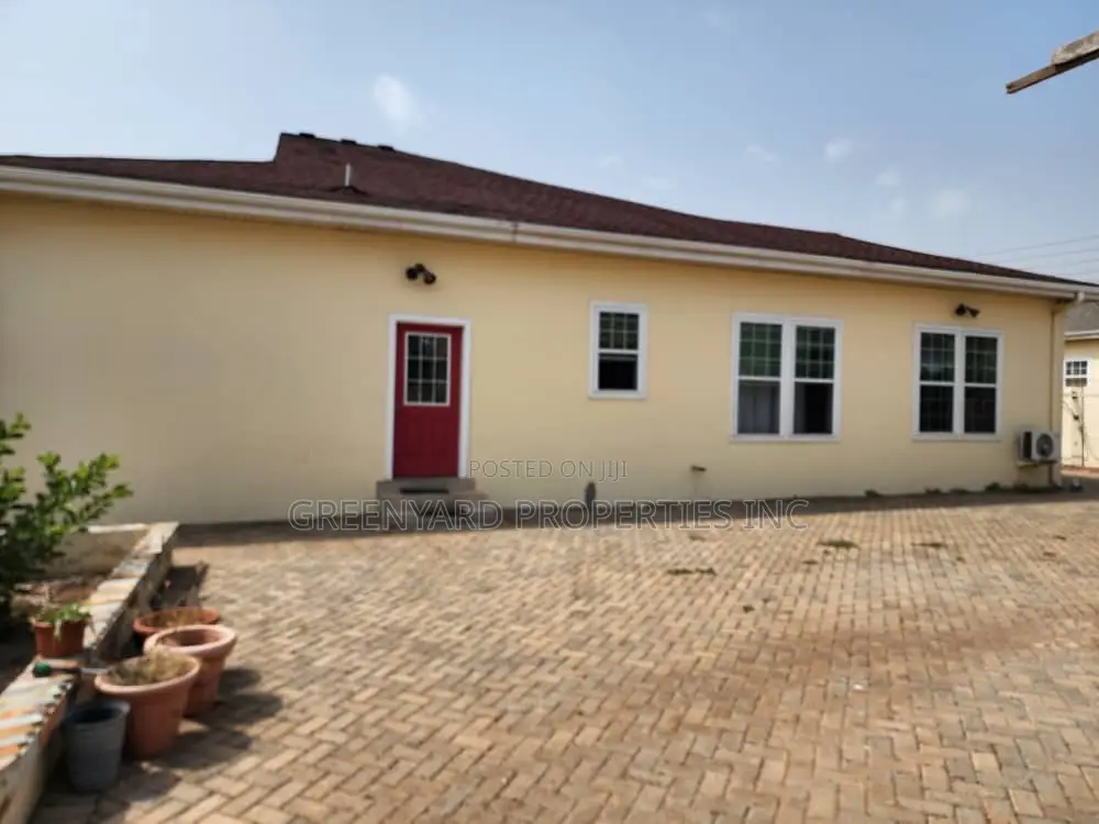4bdrm House in C25 Royal Palm, Tema Metropolitan for sale