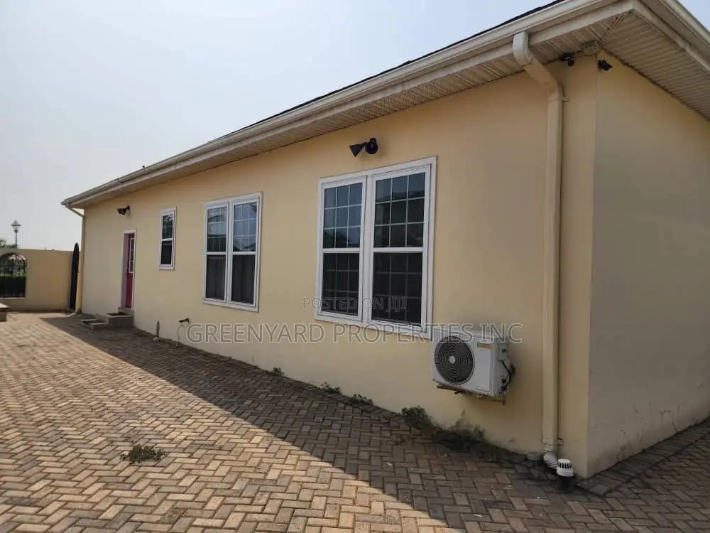4bdrm House in C25 Royal Palm, Tema Metropolitan for sale