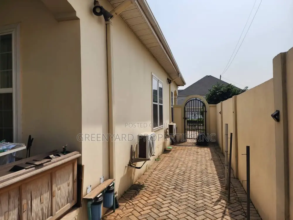 4bdrm House in C25 Royal Palm, Tema Metropolitan for sale