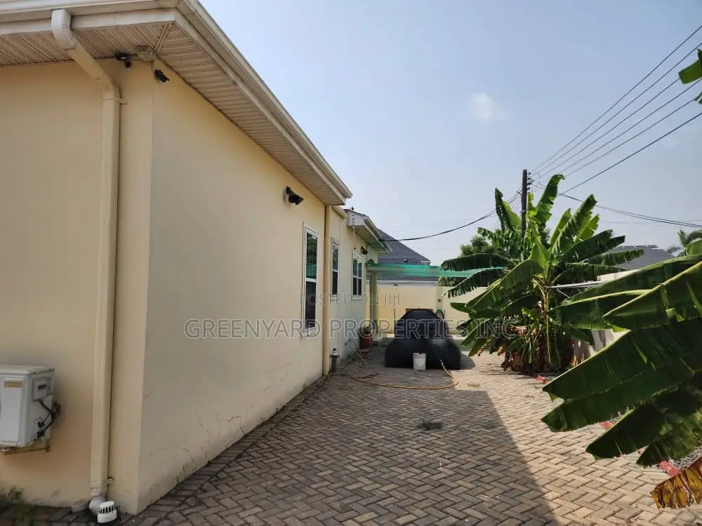 4bdrm House in C25 Royal Palm, Tema Metropolitan for sale