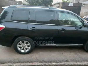 Toyota Highlander LE 4dr SUV AWD (3.5L 6cyl 6A) 2015 Black