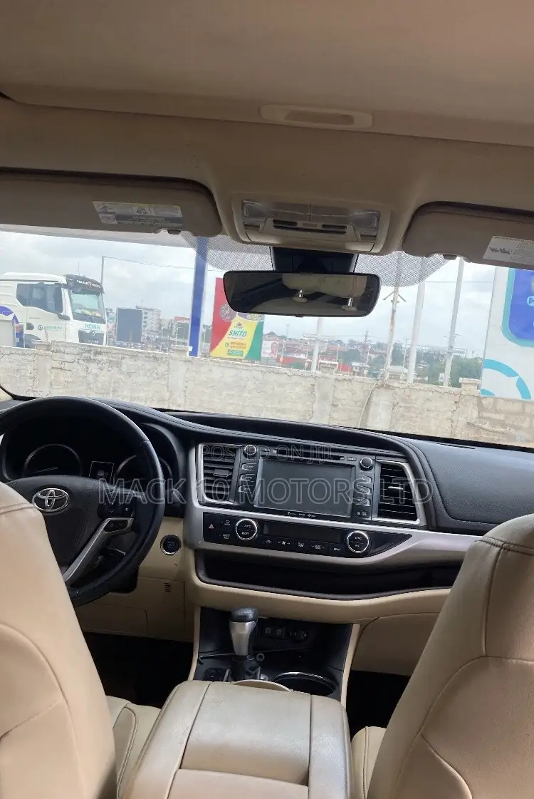 Toyota Highlander Limited 2019 Brown
