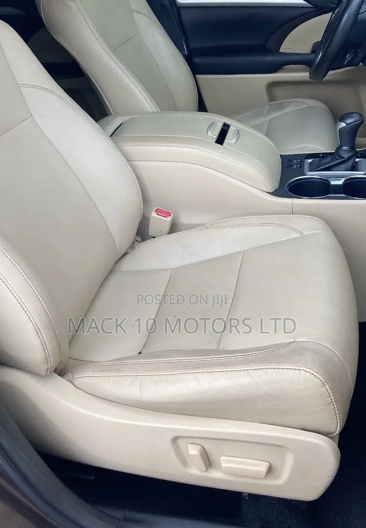 Toyota Highlander Limited 2019 Brown