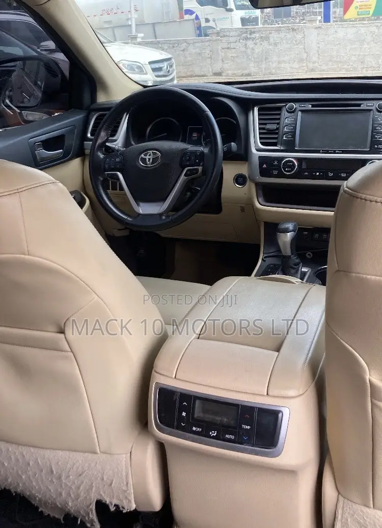 Toyota Highlander Limited 2019 Brown