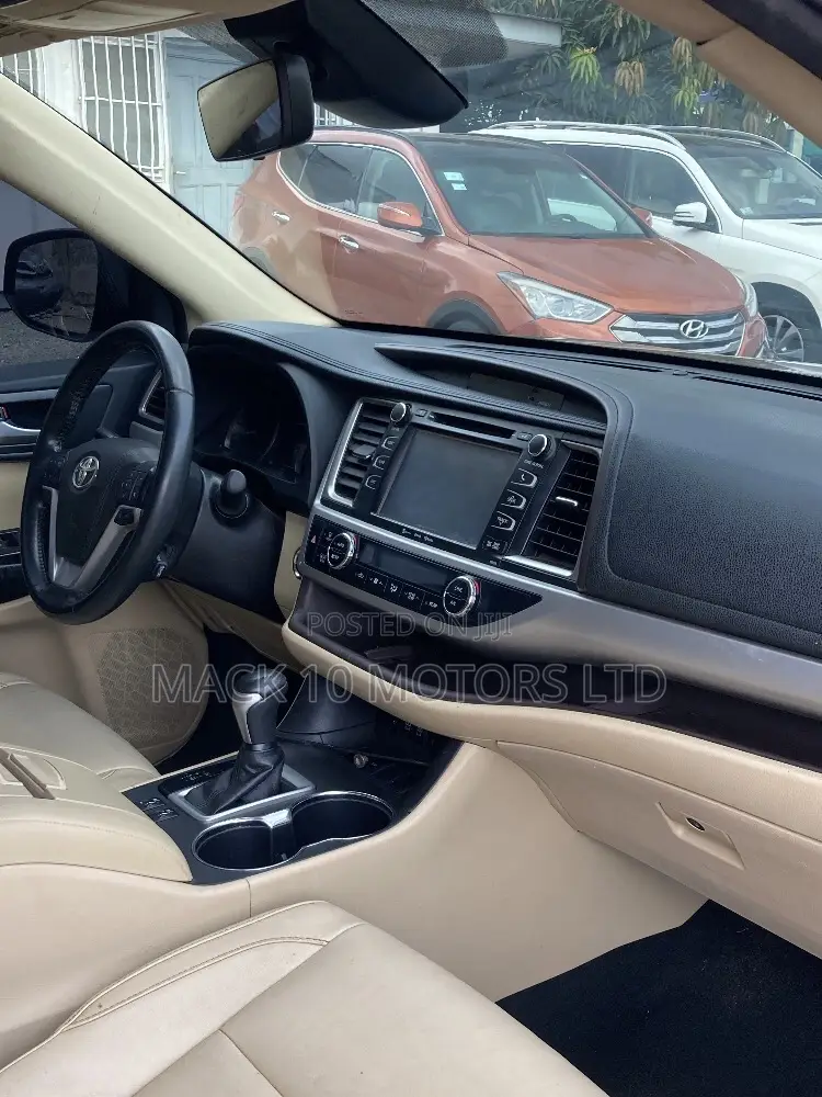 Toyota Highlander Limited 2019 Brown