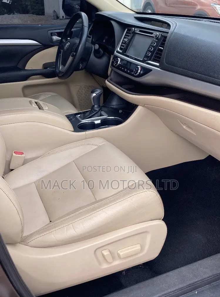 Toyota Highlander Limited 2019 Brown