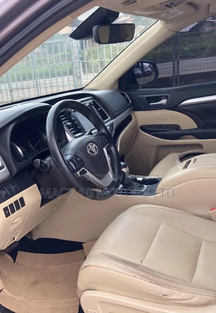 Toyota Highlander Limited 2019 Brown