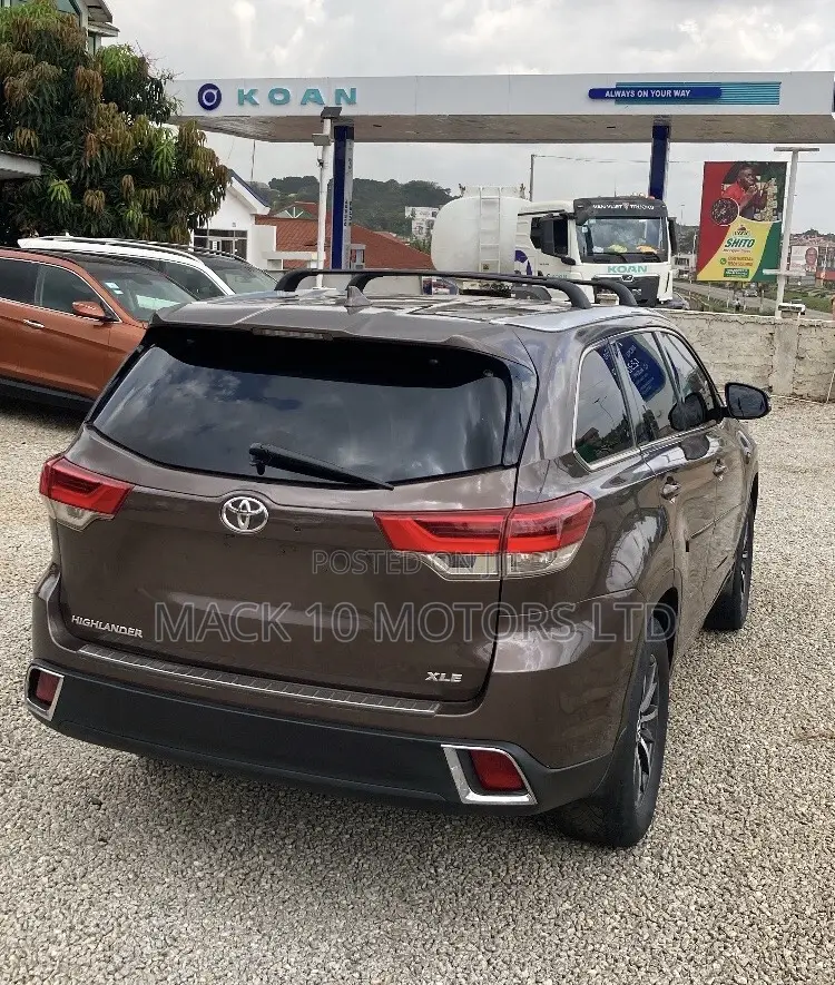 Toyota Highlander Limited 2019 Brown