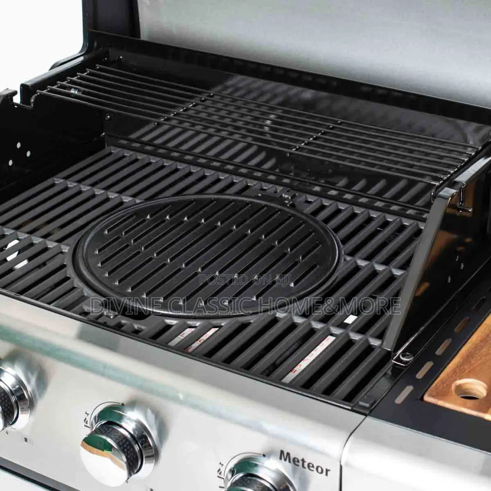Outback Meteor 4-Burner Hybrid Gas Charcoal BBQ With a Side Burner