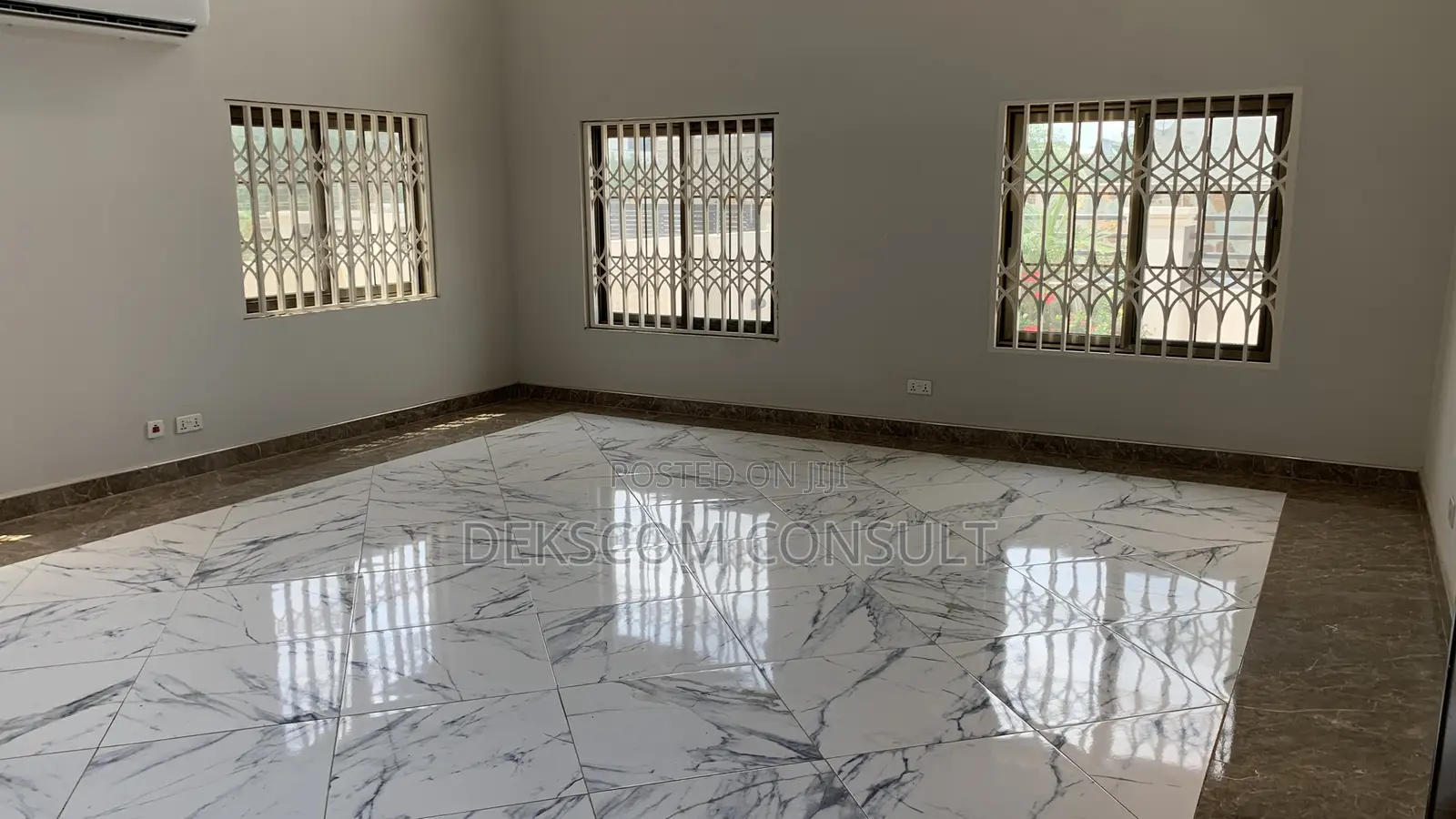 4bdrm House in Adenta for sale