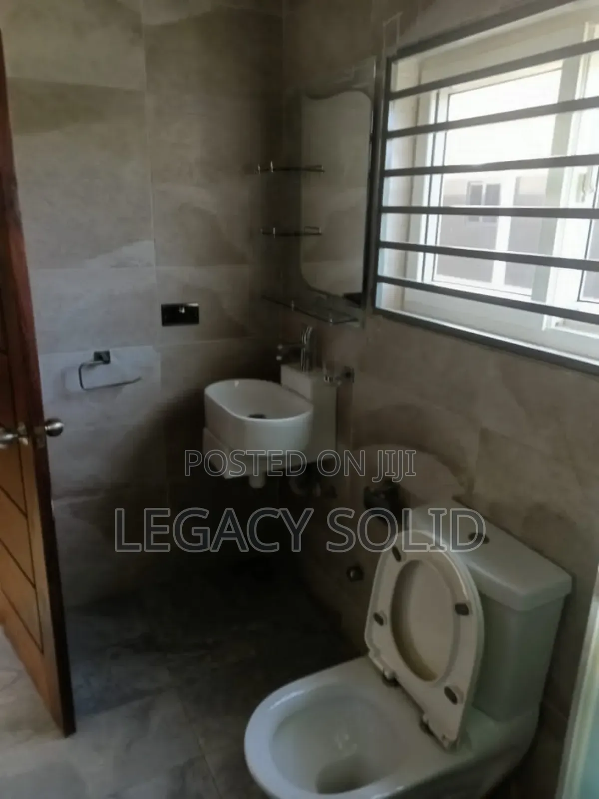 3bdrm Duplex in Legacy Solid Real, Tseaddo for rent
