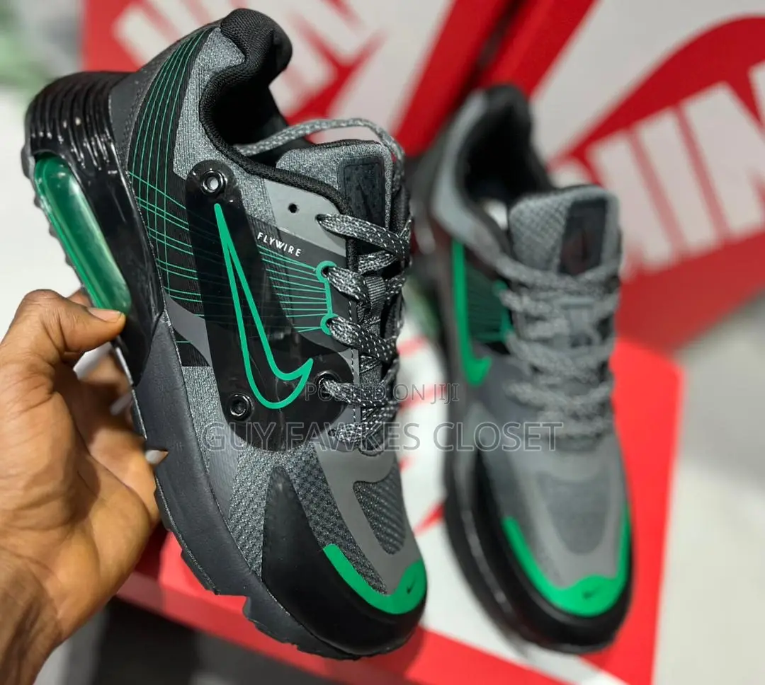Nike Flywire Sneaker
