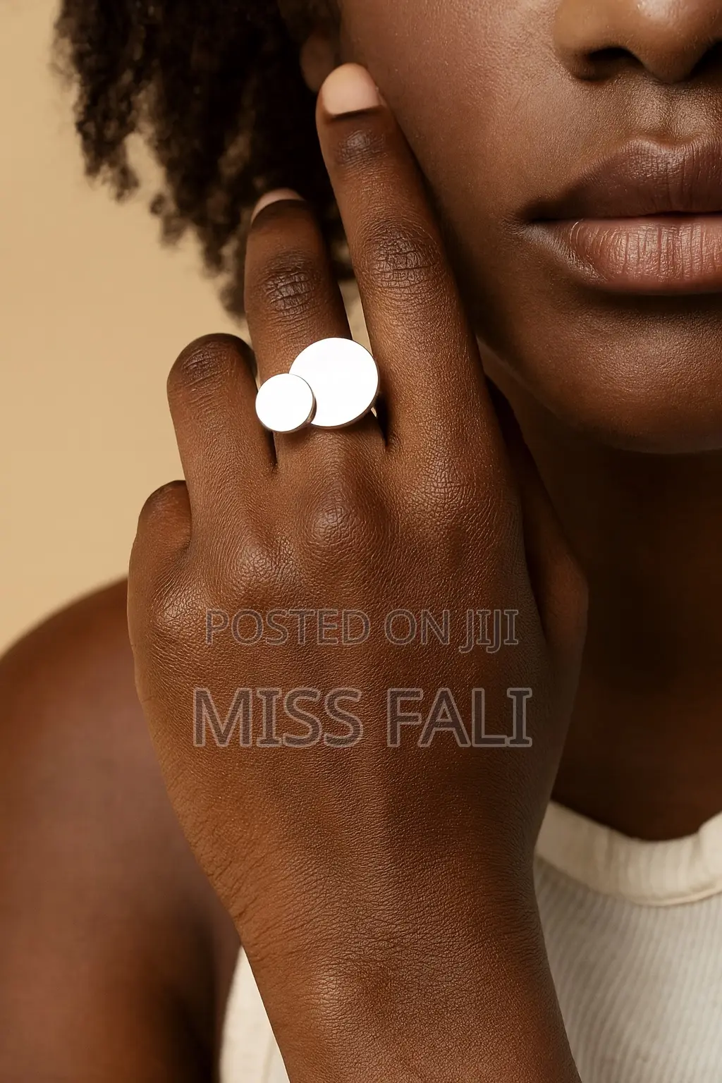 Fashionable Ladies Ring.