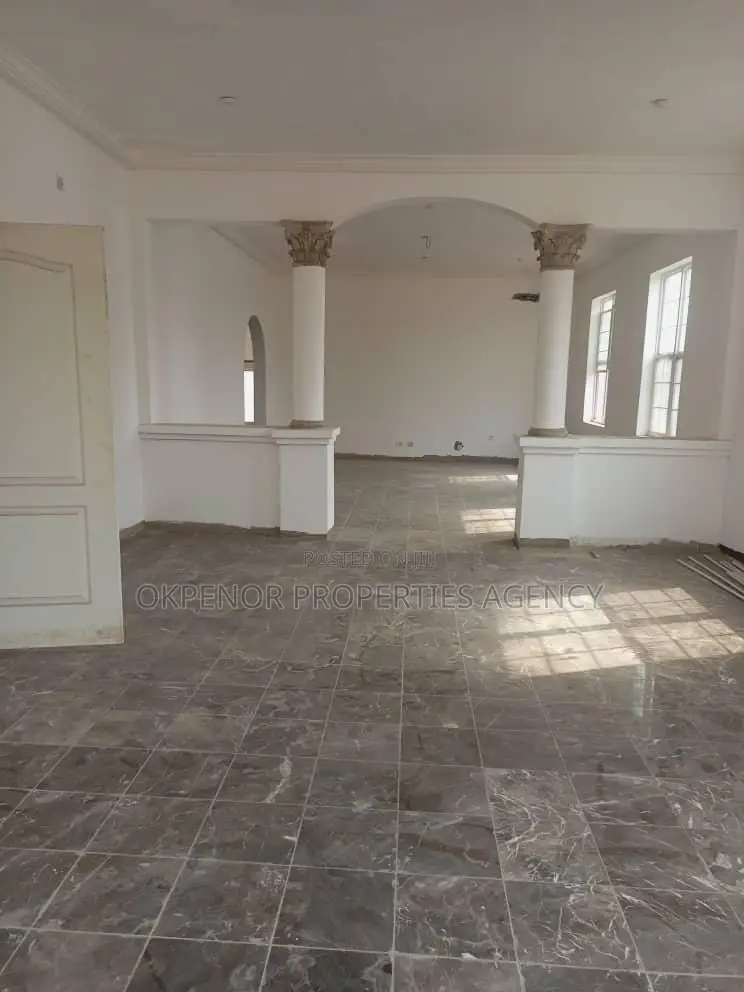 7bdrm House in Adjiringanor, Ability for sale