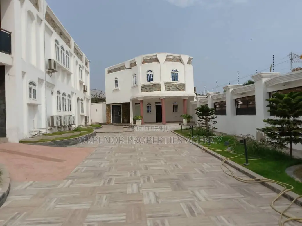 7bdrm House in Tema Com12 for sale