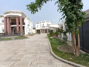7bdrm House in Tema Com12 for sale
