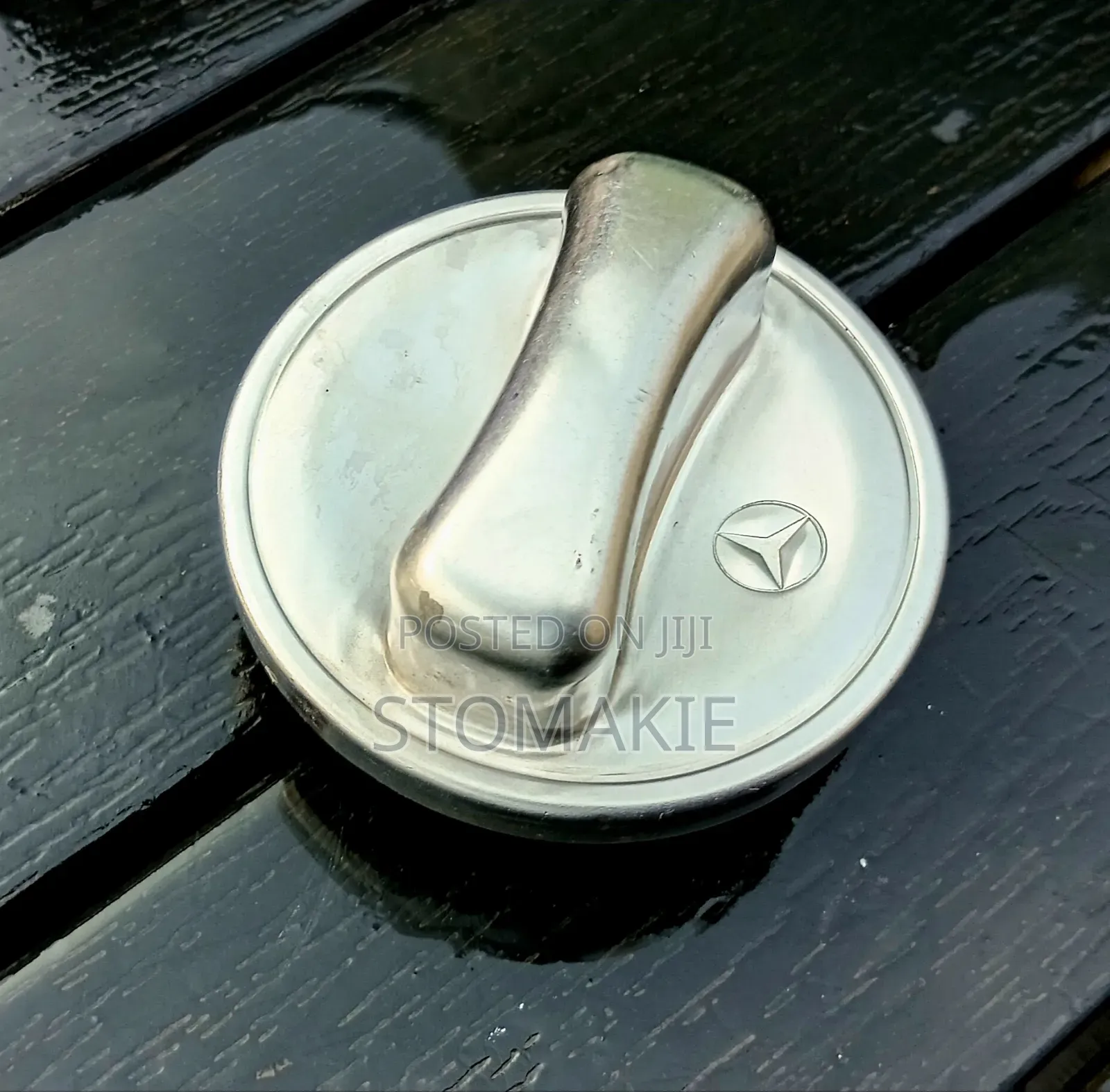 Mercedes-Benz Fuel Tank Cover