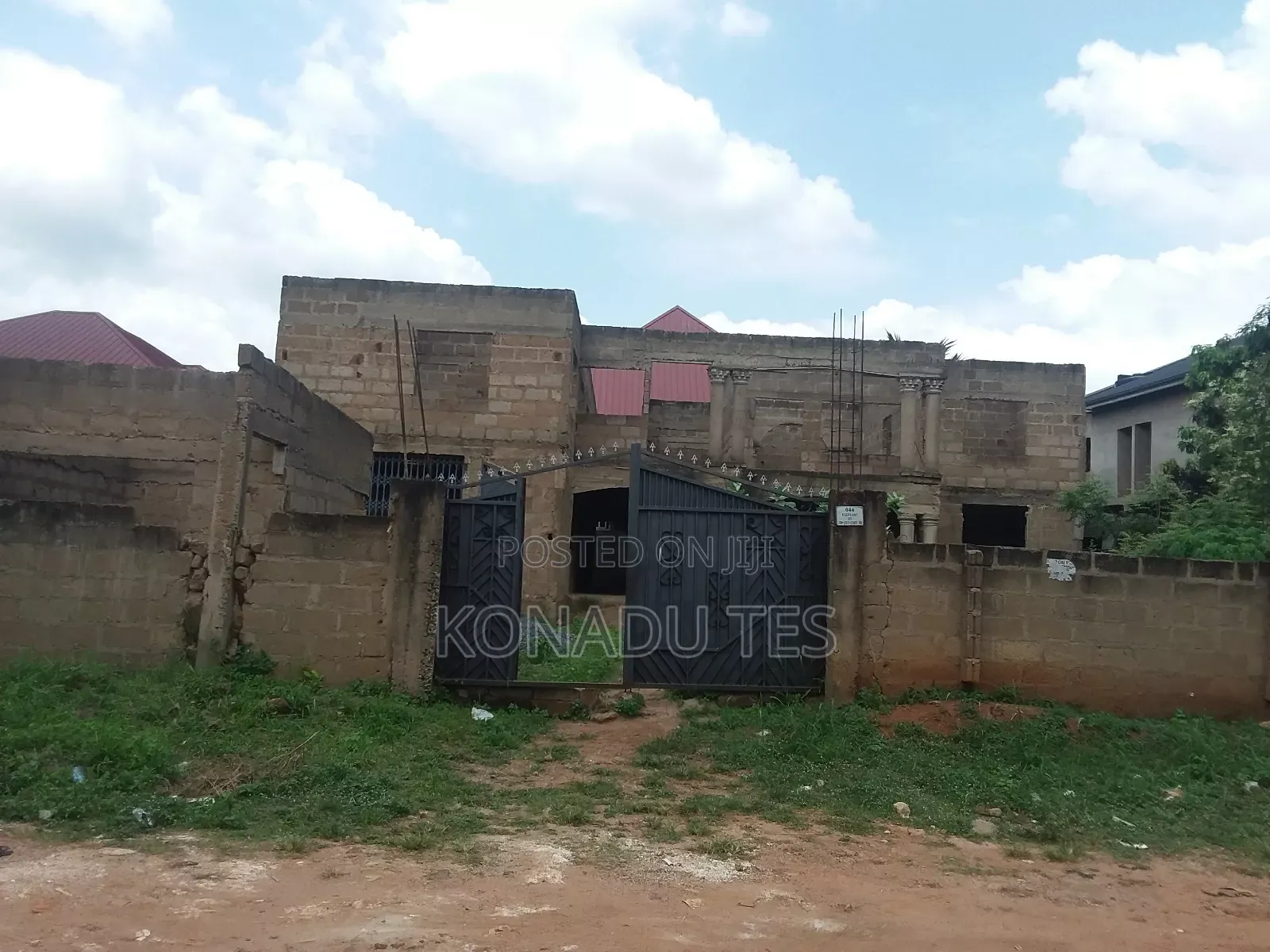 12bdrm House in Valley View Area for sale