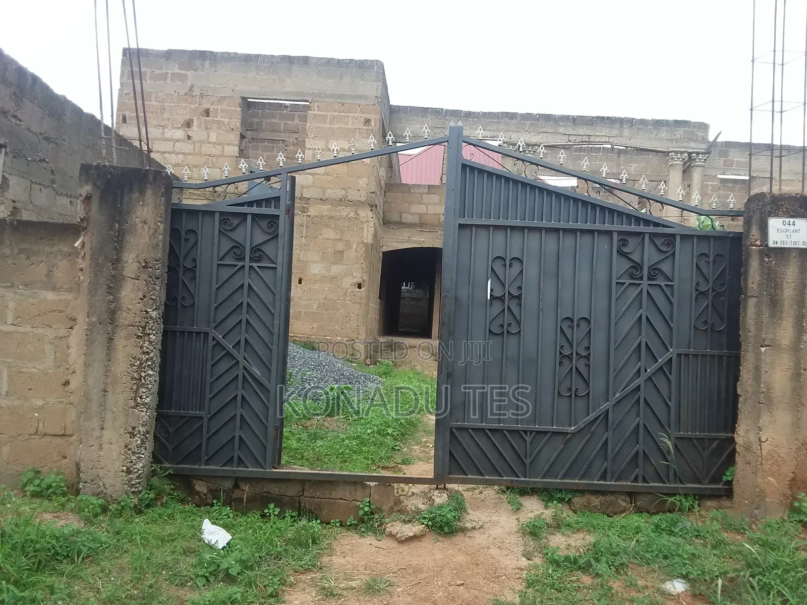 12bdrm House in Valley View Area for sale
