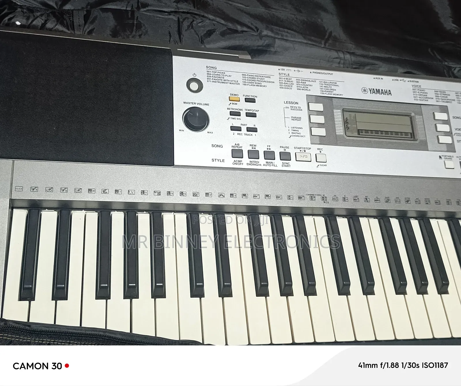 Yamaha PSR E353