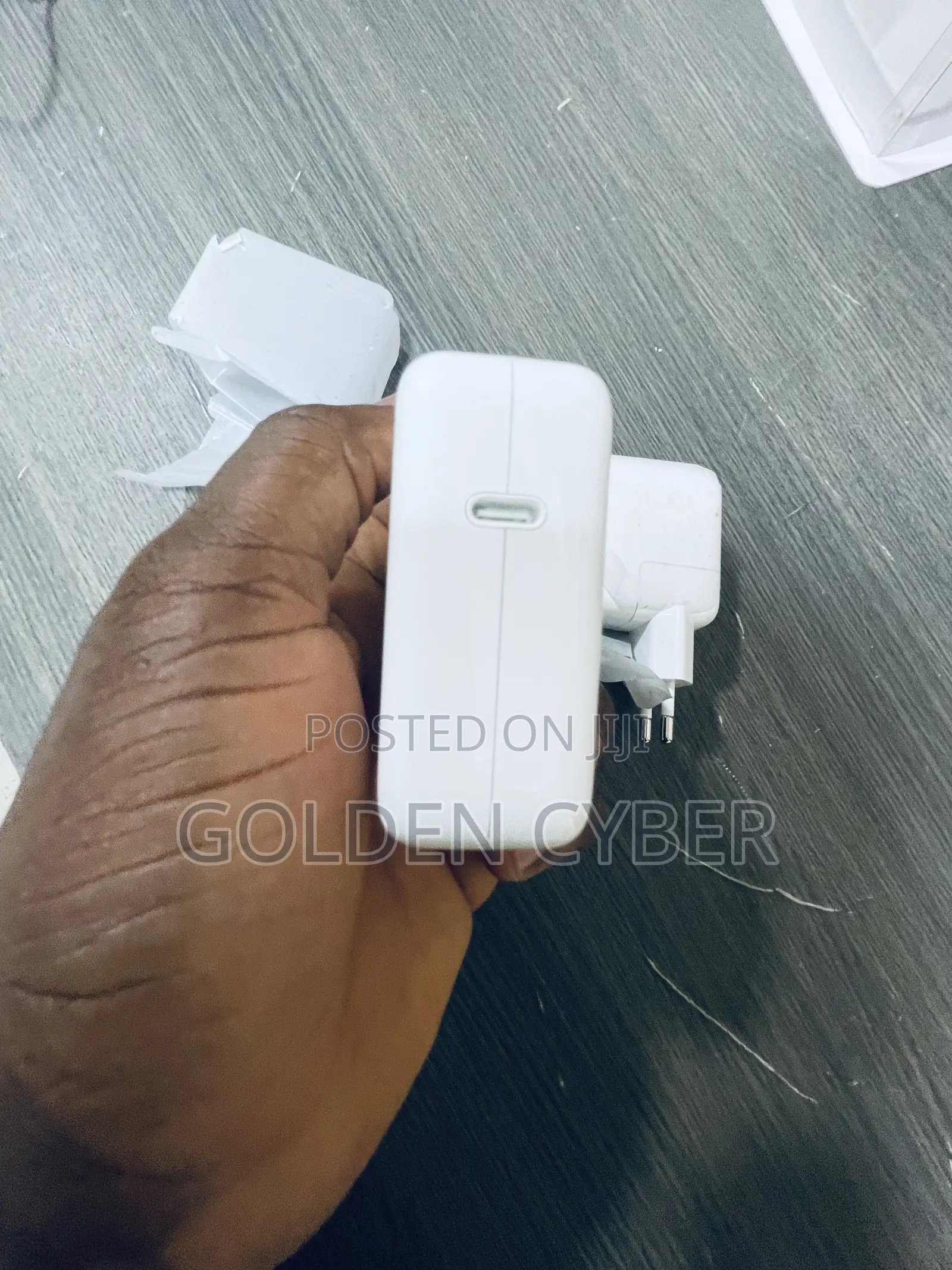 Apple 70w Usb-C Power Adapter Mqln3